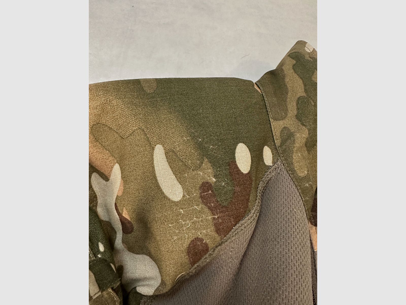 UF Pro Combat Shirt, bijzondere camo, maat L Laagste prijs