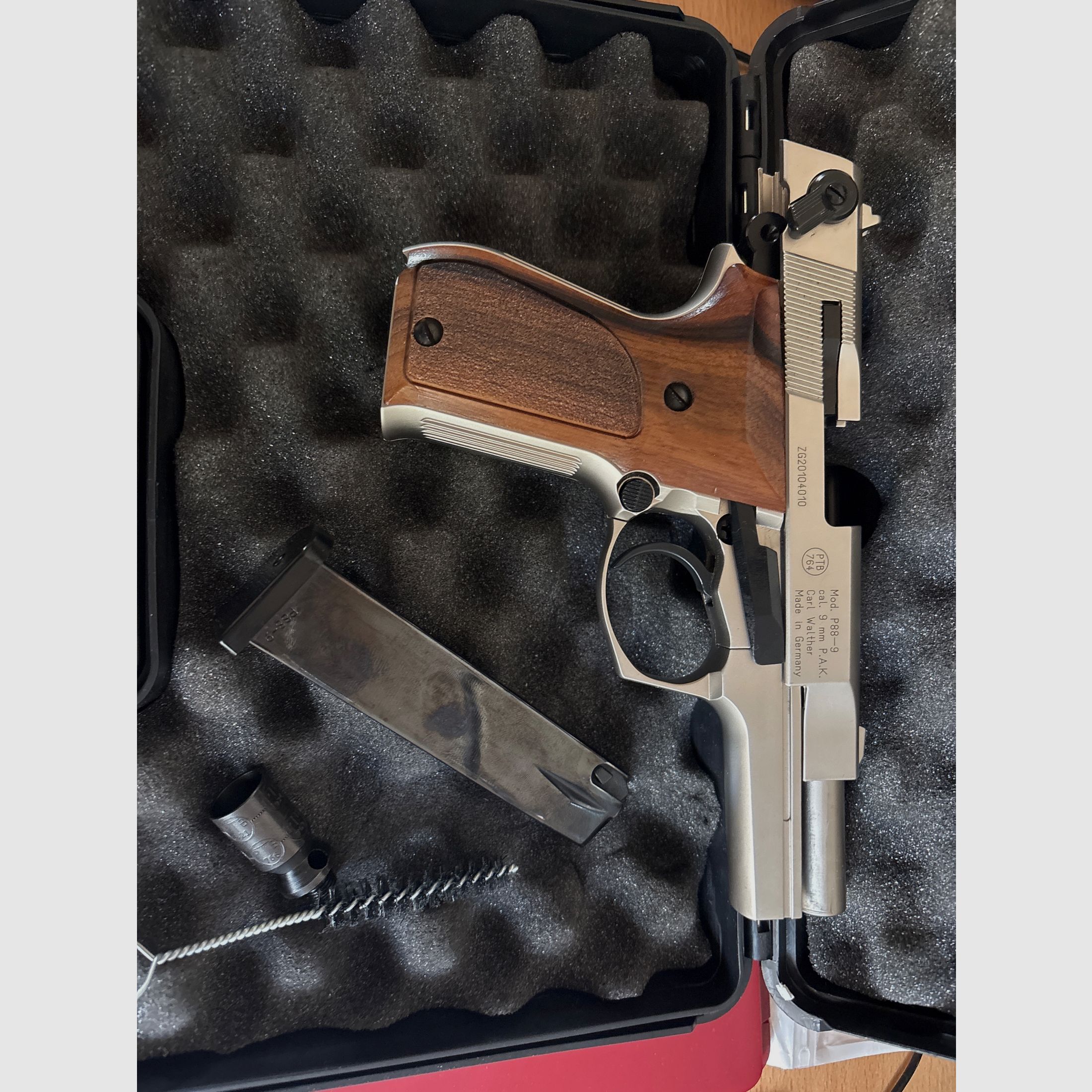 blank-firing pistol, image 7 sur 7