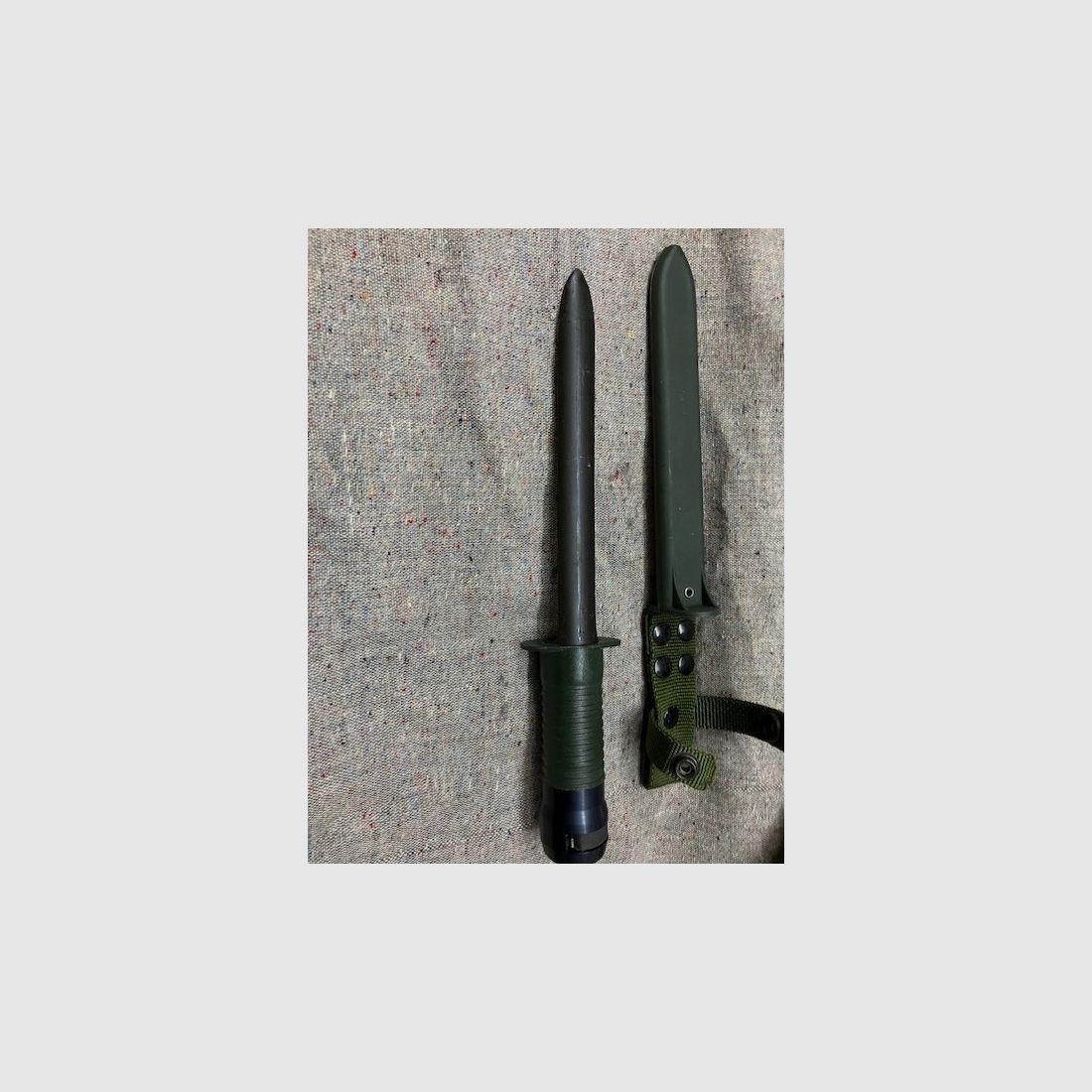 Schweizer Messerbajonett bzw. Schweizer-Rohrbajonett SIG 530