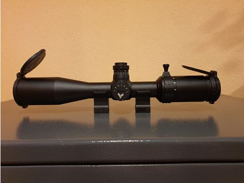 FALKE 4-16x44 TAC riflescope with 0.05 MRAD click adjustment, incl. case and accessories.