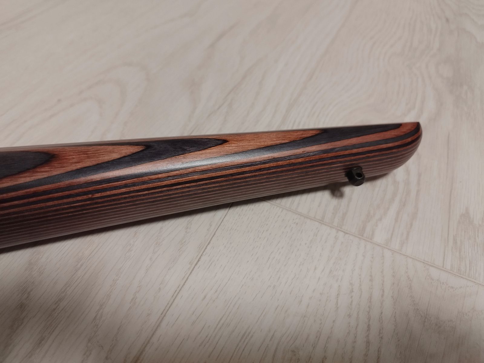 Original CZ457 Holzschaft Thumbhole con espaciadores modulares