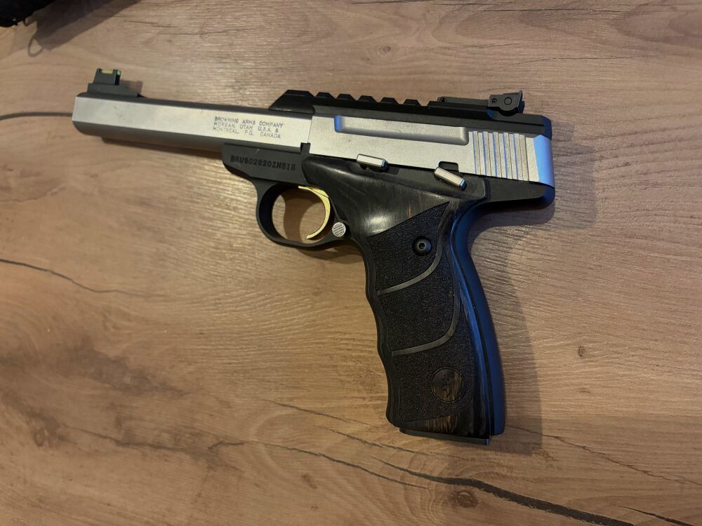 Browning Buck Mark Stainless UDX .22lr z szyną Picatinny