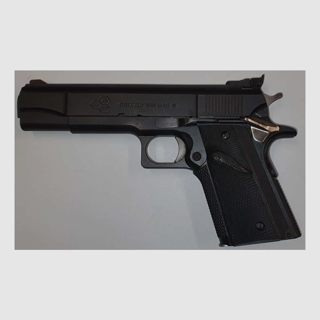 L.A.R. Manufacturing Inc. Pistola semiautomatica LAR GRIZZLY WIN MAG MARK I in calibro .45WinMag.
