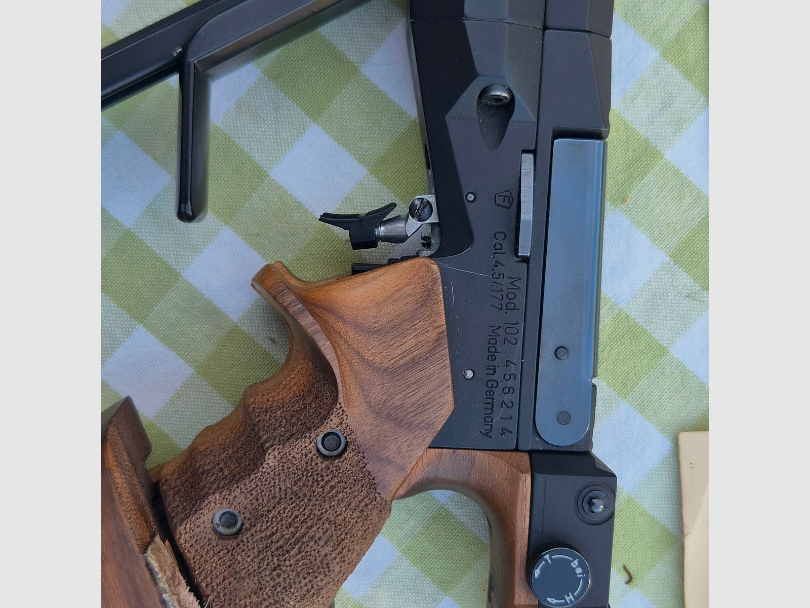 Pistola de competición Feinwerkbau Modelo 102
