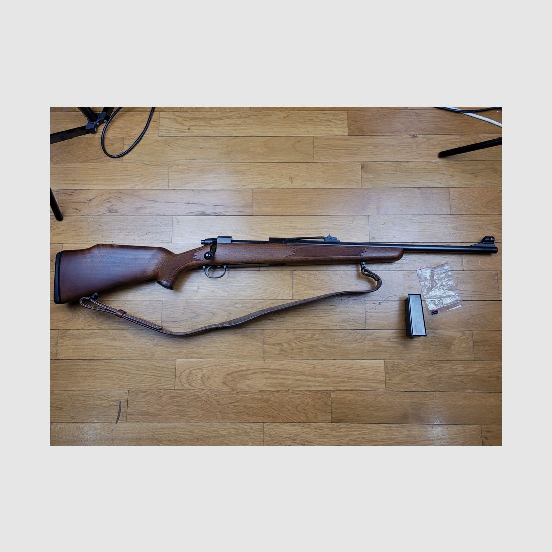 Tikka M65 Büchse – 300Win Mag – Wunderschöner Nussbaum – zweites Visier – Gewehrriemen – 2 Magazine! Neu!, Bild 2 von 28