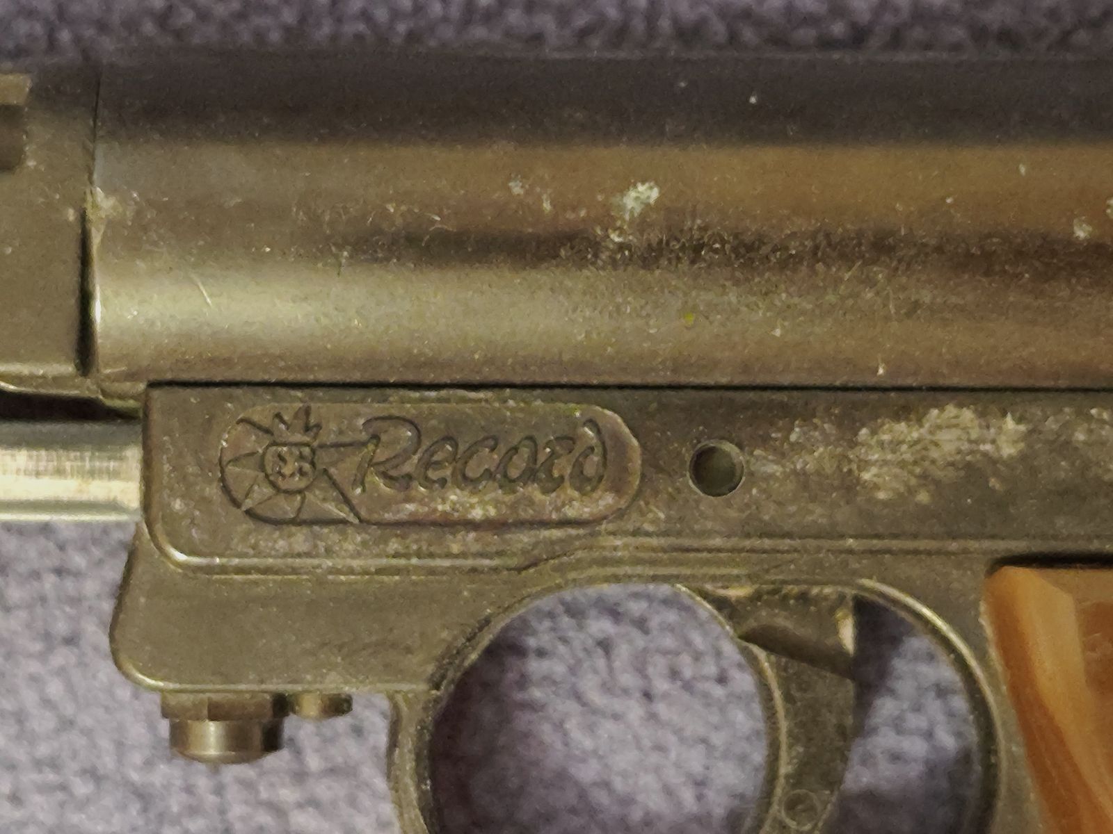 Récord pistola de aire comprimido con F en el pentágono calibre 4,5 mm antiguo