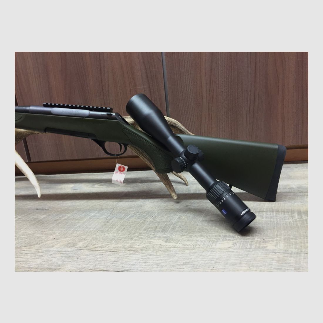 Haenel Varmint Jaeger 10, con Zeiss Conquest V4 3-12x56