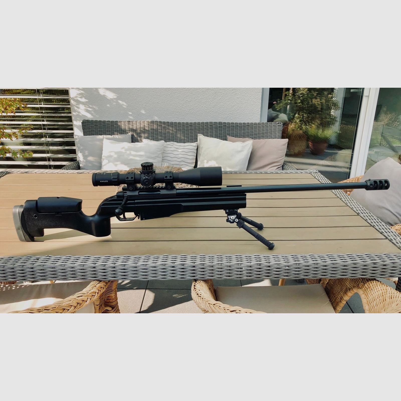 SAKO TRG 22 (.308 Win) + Kahles K 624i CW 6-24x56 Mil4 + ERATAC + SAKO Mündungsbremse + ATLAS BT65-NC + Picatinny Schiene + Tasmanian Tiger Gewehrtasche
