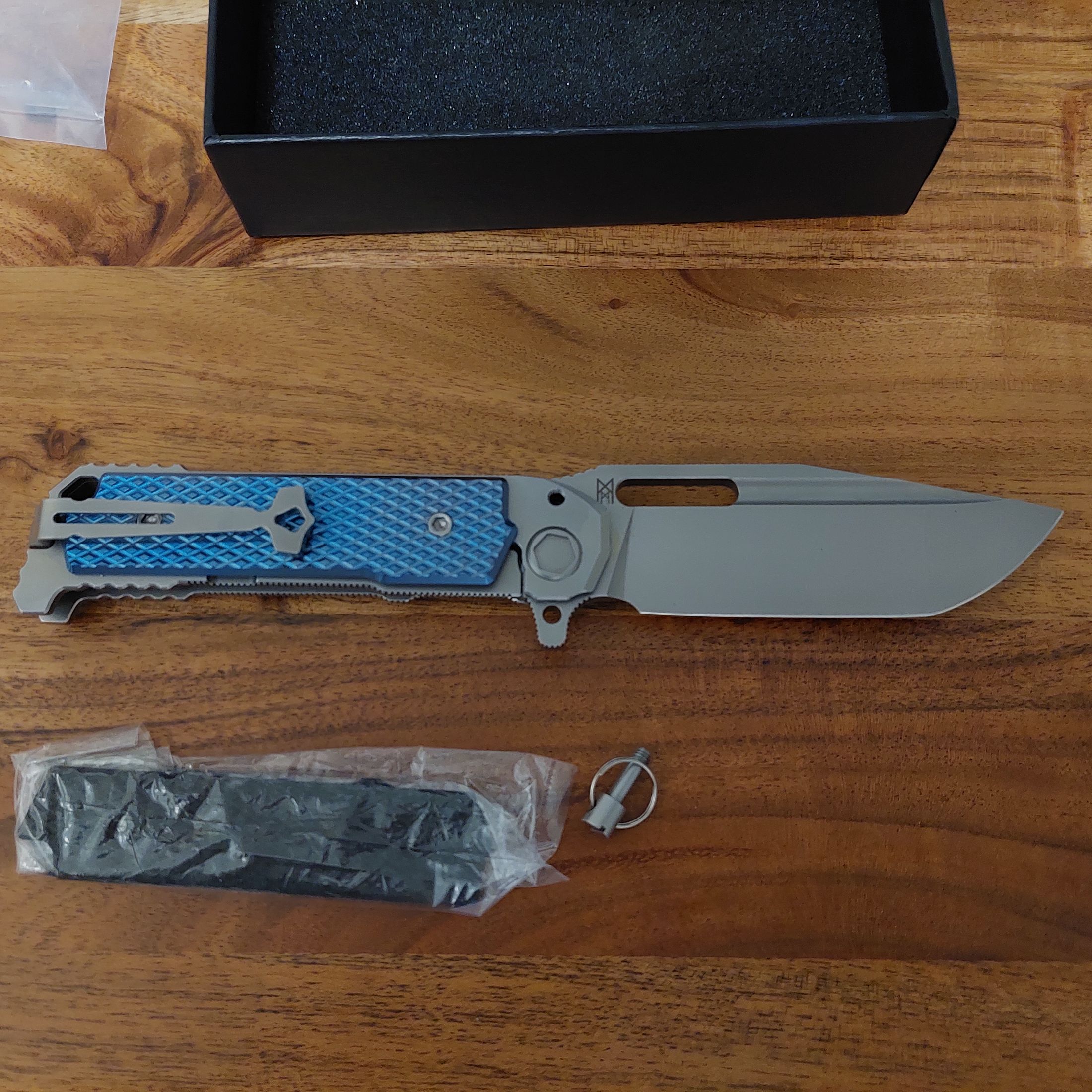 Midgards-Messer Sammlung Neu und unbenutzt. Bitte Beschreibung Lesen!!!!! Insgesamt 2 Schwerter und 9 Messer. Bilder von Allen Messer können zugesendet werden. Viele limitiert und nicht mehr erhältlich. Der Preis ist VB. Alle Messer sowie Schwerter dürfen LEGAL besessen werden.