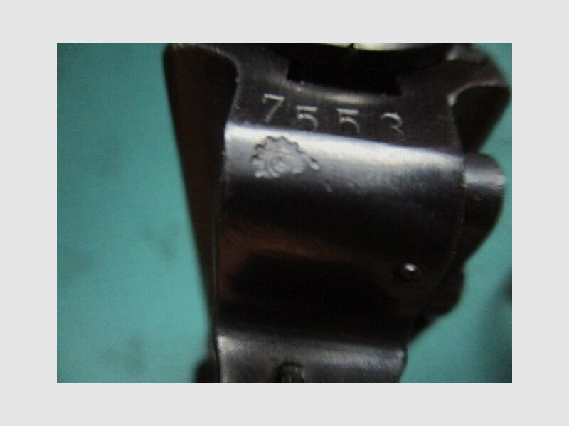 Pistool 08 van de Volkspolitie Vopo met stempel 08