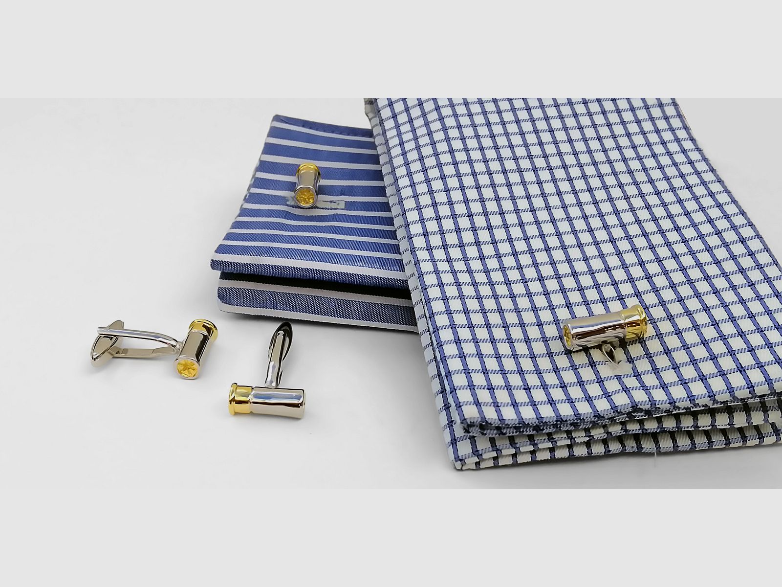 <Cufflinks in shotgun cartridge design>