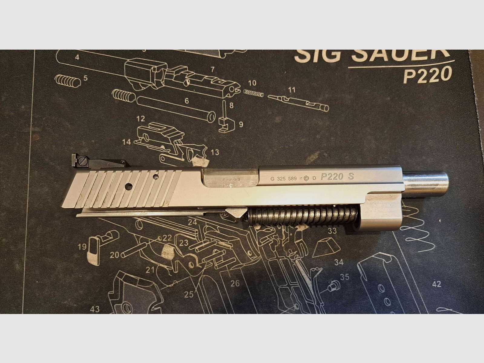 Sig Sauer P220 Sport, immagine 6 di 6
