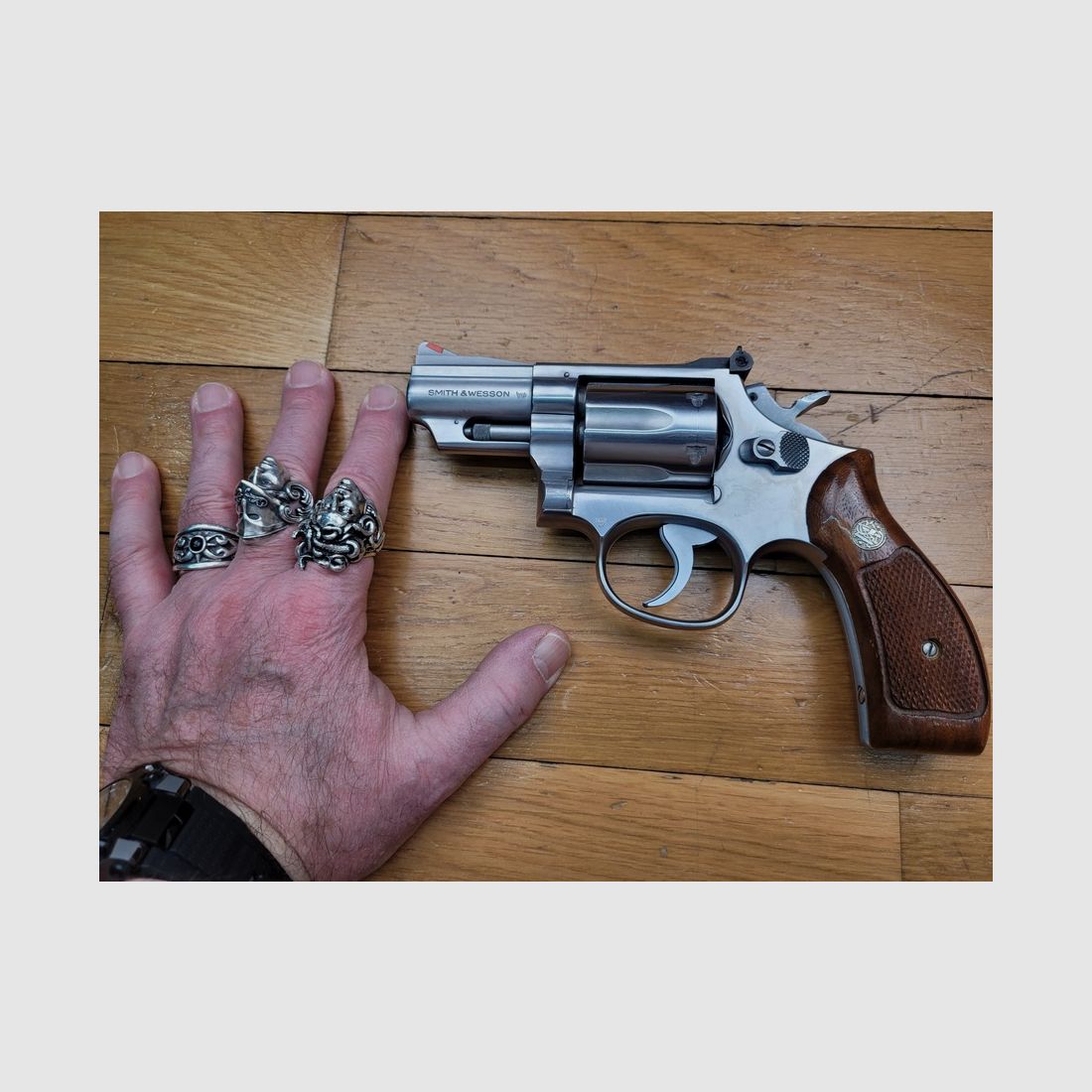 Sehr schöner Revolver Smith & Wesson M66-1 Subnose genannt „Combat Stainless Magnum“ – 6 Schuss in .357 mag – Lauf 2,5 Zoll – neue polierte Edelstahl-Oberfläche – M66-1 von 1977 oder 1978 – die echte „Hand Canon“ in neuwertigem Zustand, Bild 1 von 17