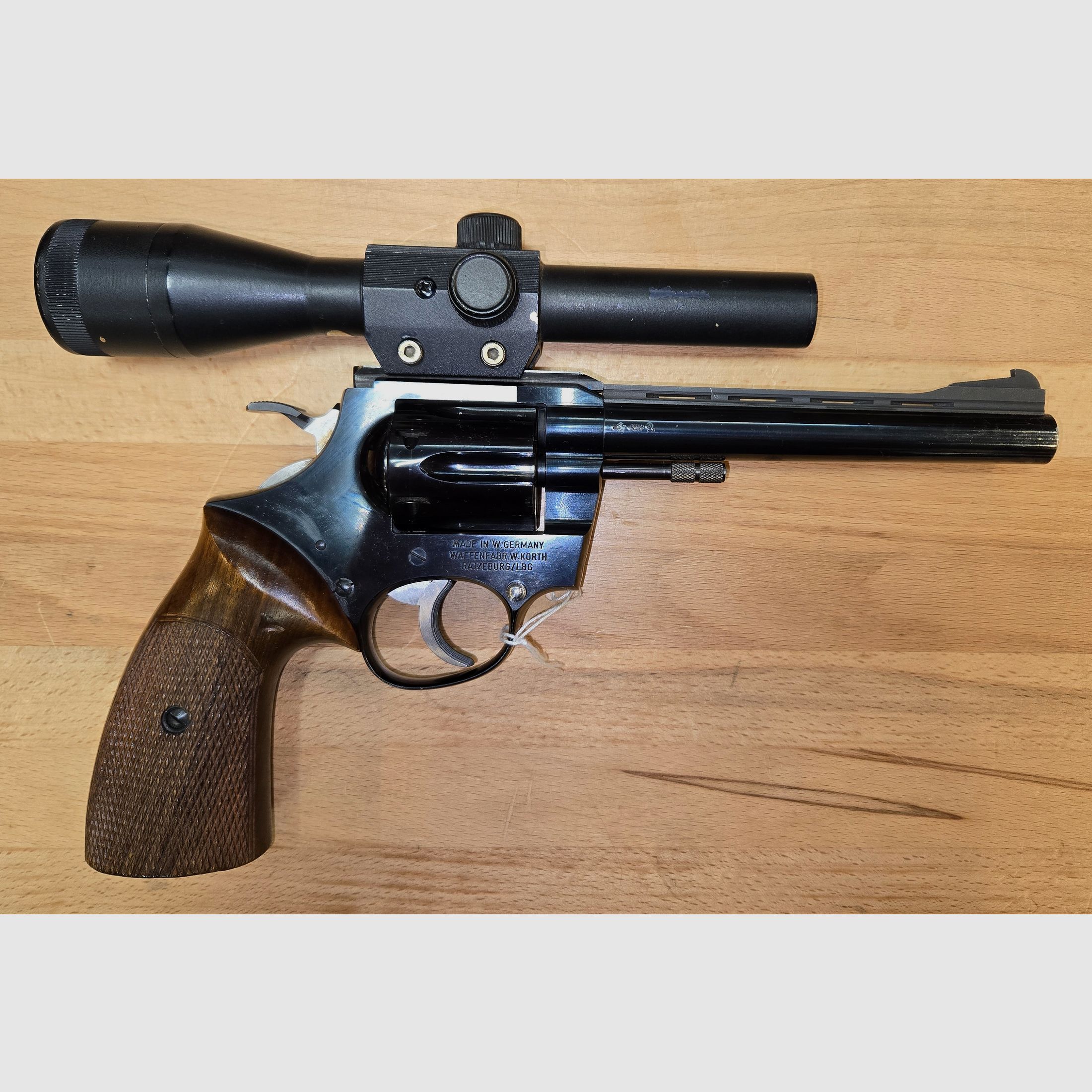 Korth Revolver .22lr mit Tasco 1,5x16