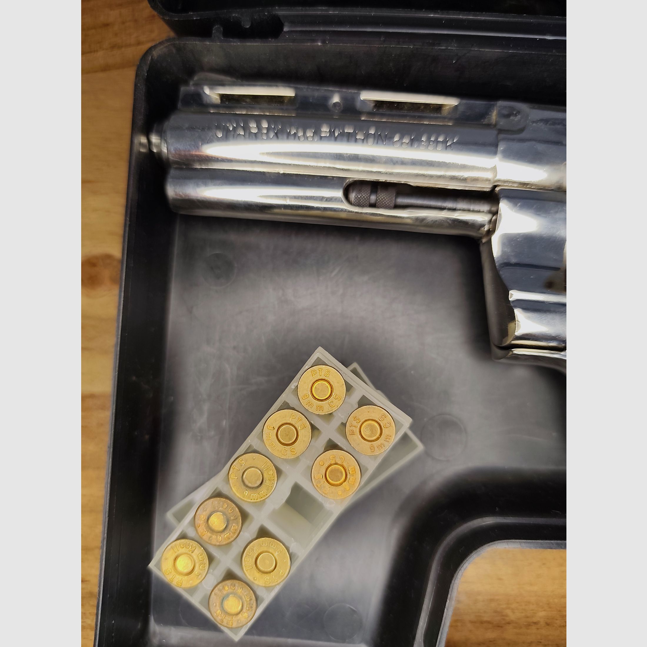 UMAREX Python 9mm R    !!!Defekt an Bastler kleine Feder gebrochen!!!