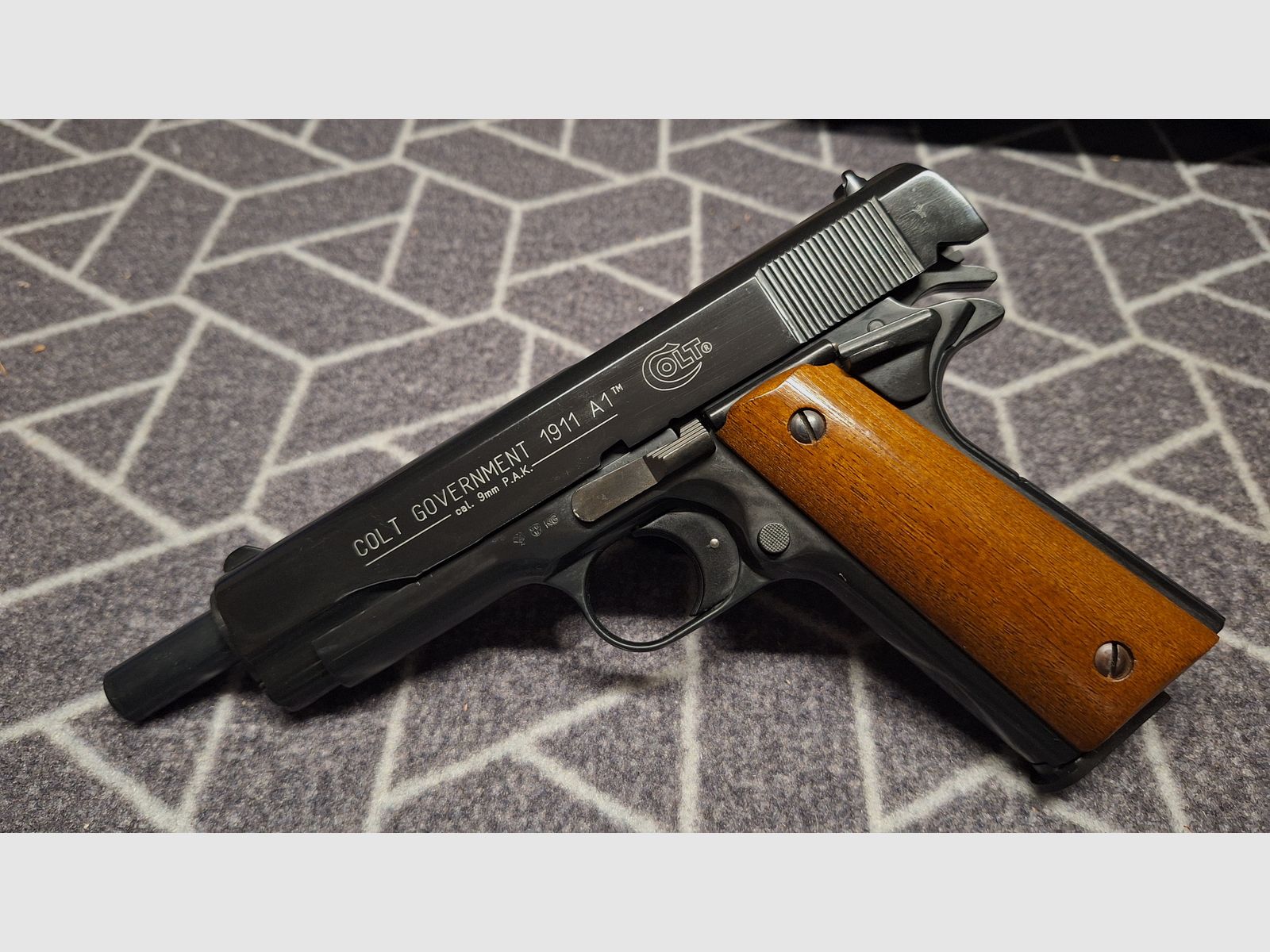 Colt Government 1911 A1 SRS pistol black wooden grips 9 mm P.A.K. new!