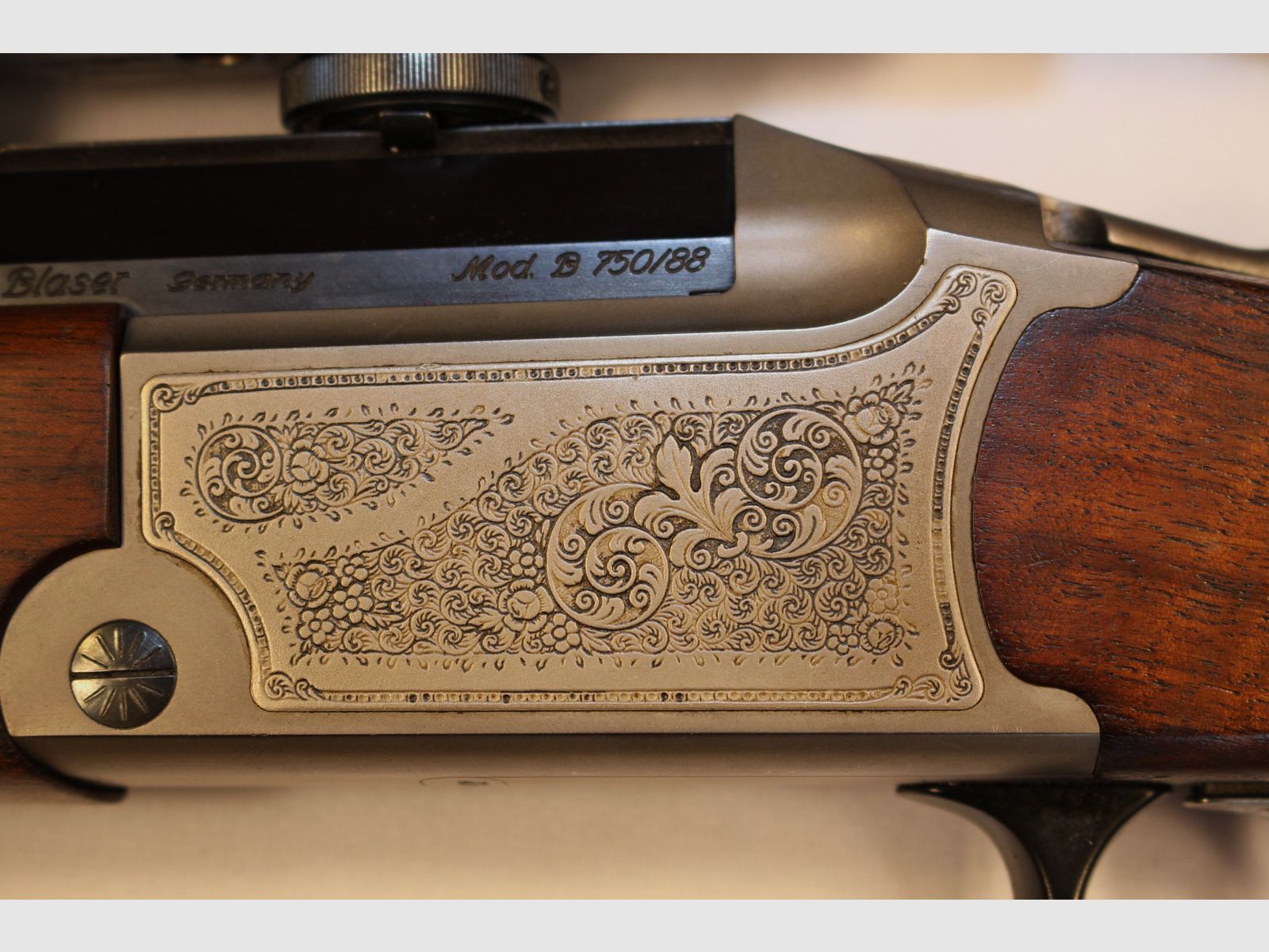 Blaser Berstutzen 750/88 w 5,6x50R i .30/06 z kolbą lewostronną.