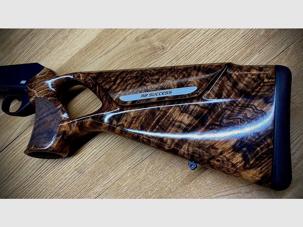 Blaser R8 Success Schäftung / Holzklasse 10 / Super Finish / TRAUMSCHÄFTUNG DER EXTRAKLASSE