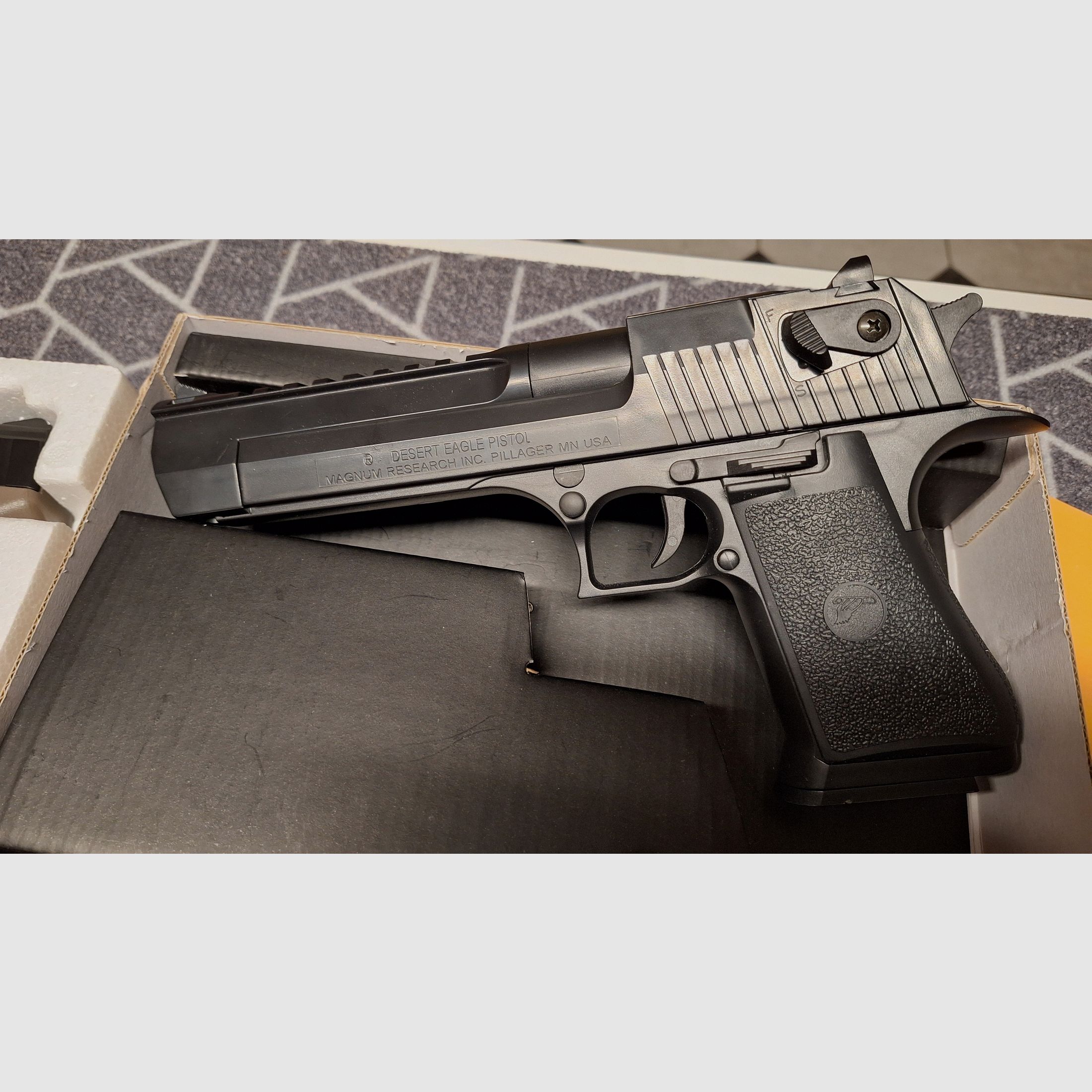 5 stuks veerdruk Airsoftpistolen: D.E./H.K./1911/enz. NIEUWSTAAT