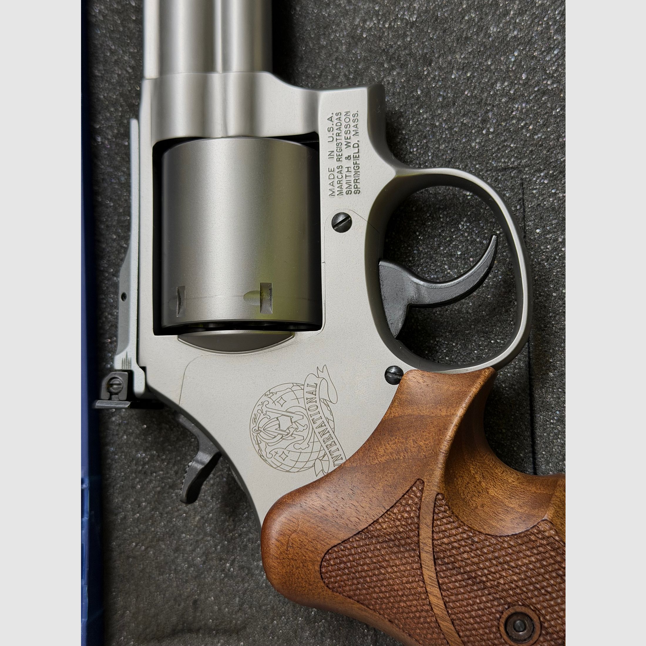 Colt  Smith & Wesson 357 Magnum international 