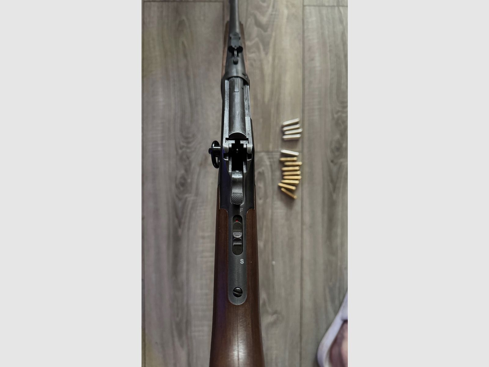 Umarex Legends Cowboy Rifle 4,5 mm bois véritable – État impeccable, fraîchement nettoyé, énorme ensemble incluant des douilles, des Hornets et des fléchettes (VB)