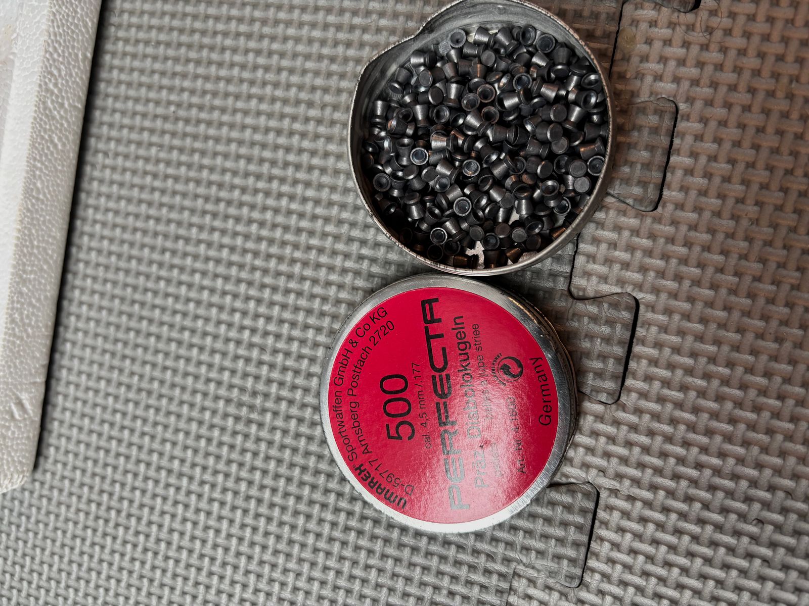 Den Smith & Wesson 686 CO2-Revolver mit einem 8-Zoll-Lauf  Jahr 1999 