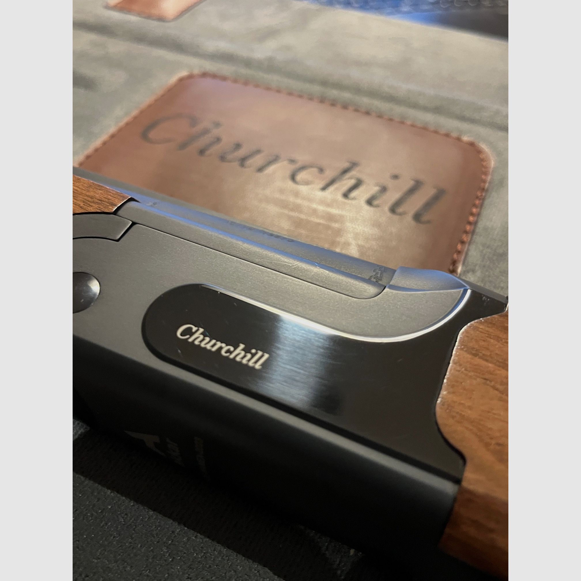 Akkar Churchill 206E Schwarz II