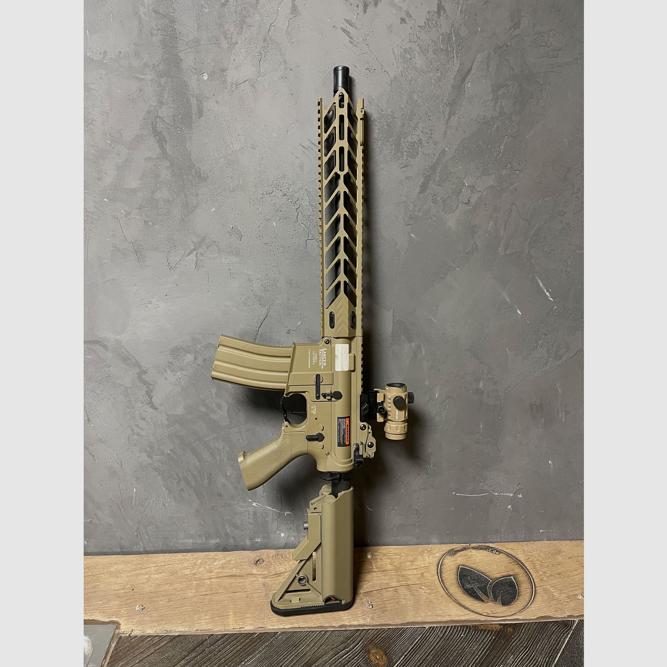 Konvult aus verschiedenen Langarm Waffen Lancer Tactical