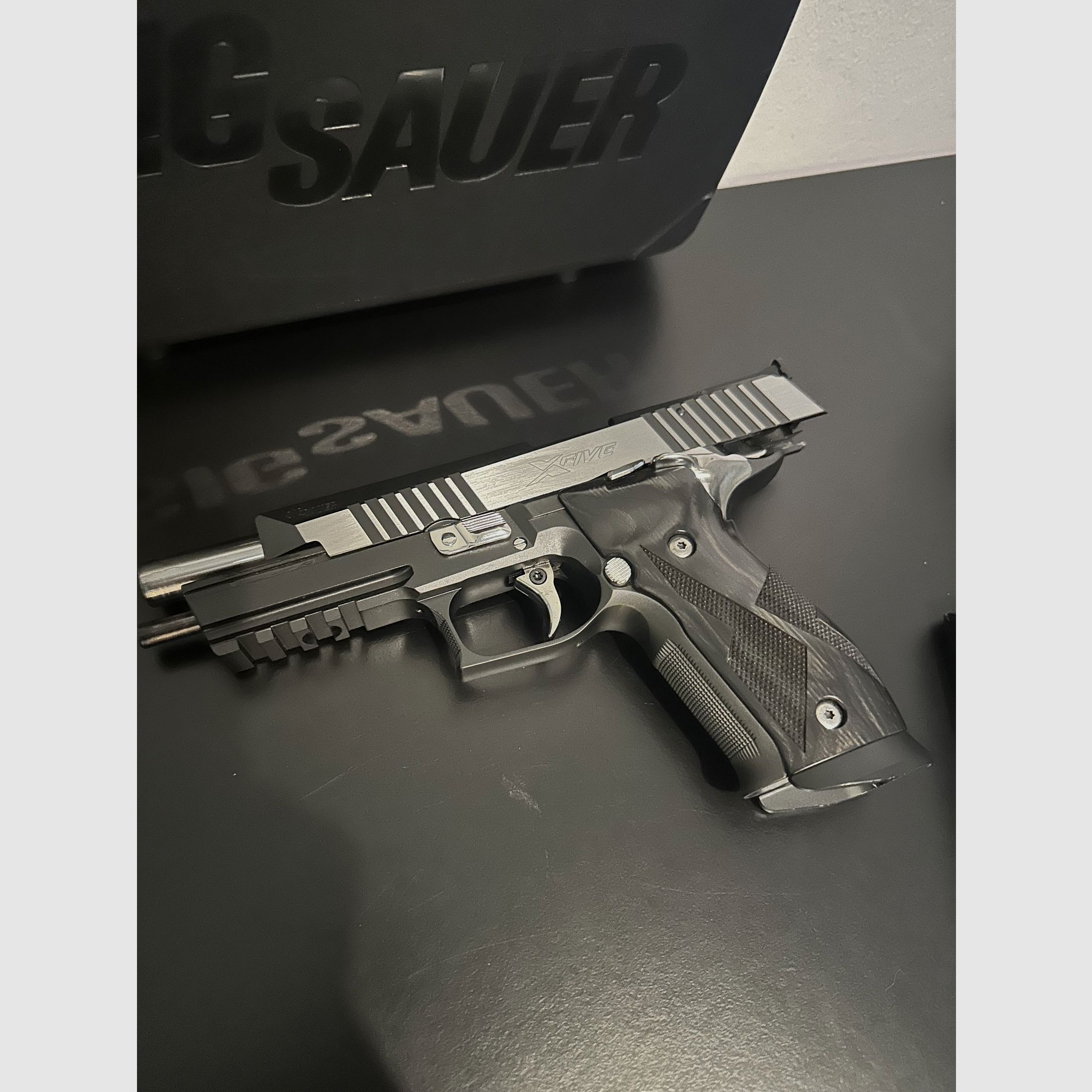 SIG SAUER P226 X-Five Black and White 9mm Luger - mit 4 Magazinen - Deutsche Fertigung!