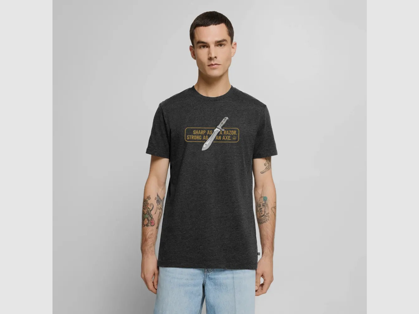 PUMA Men´s Premium T-Shirt "White Hunter Sharp & Strong"