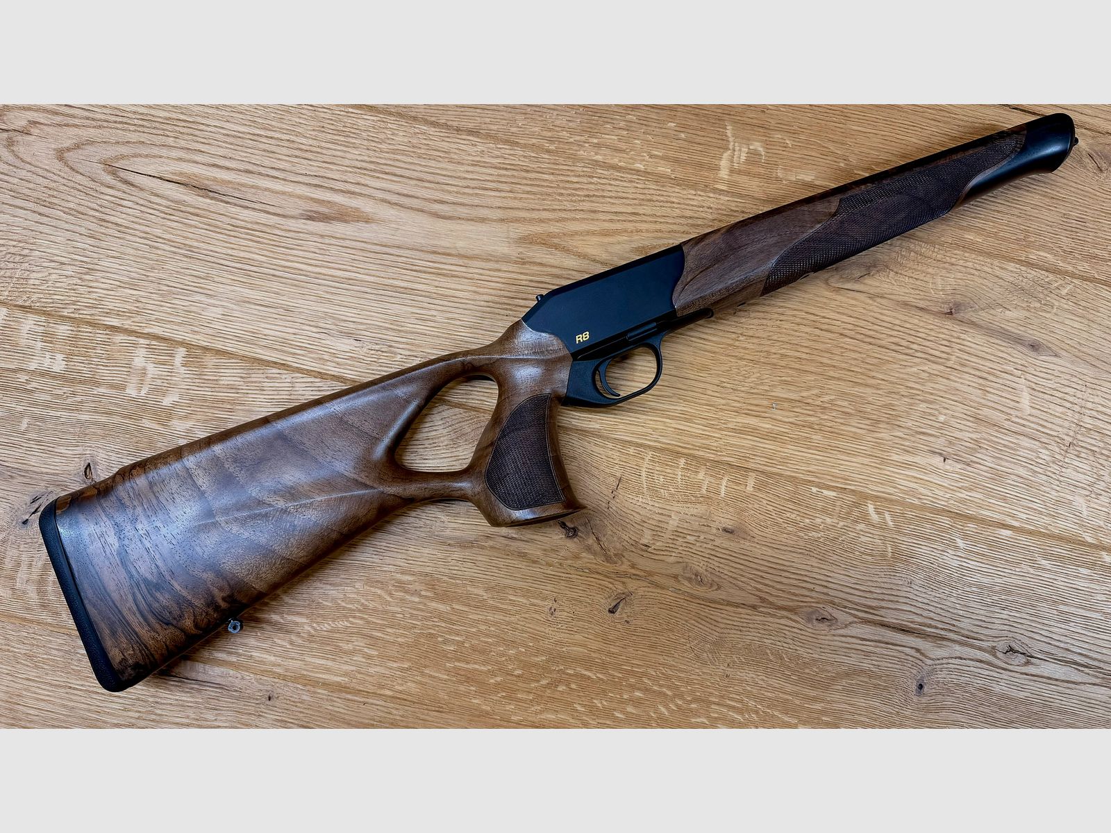 Blaser R8 Success Schäftung / Holzklasse 4 / R8 Logo in Gelb / top Holz absolute Gelegenheit