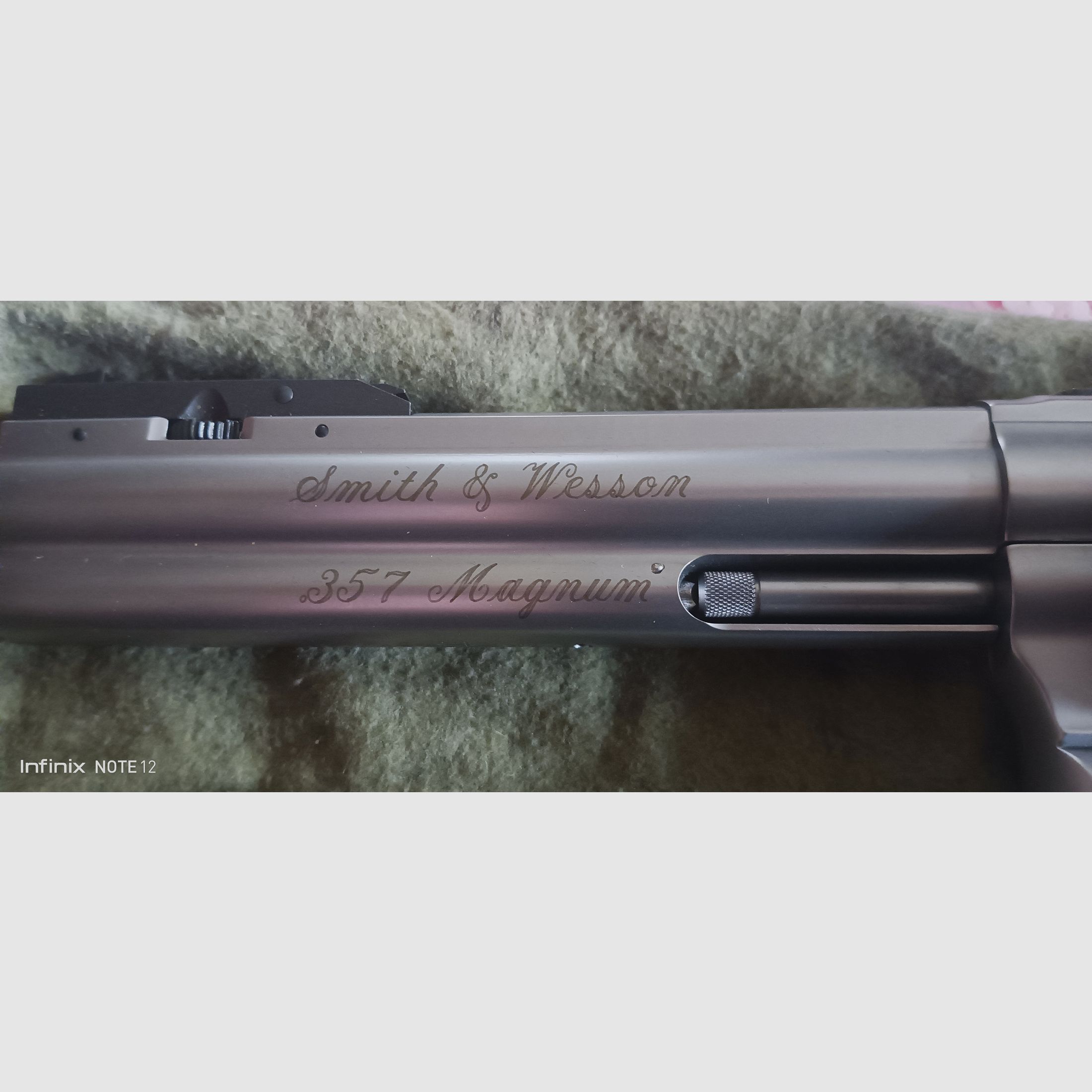 Rewolwer Smith & Wesson 6" lufa