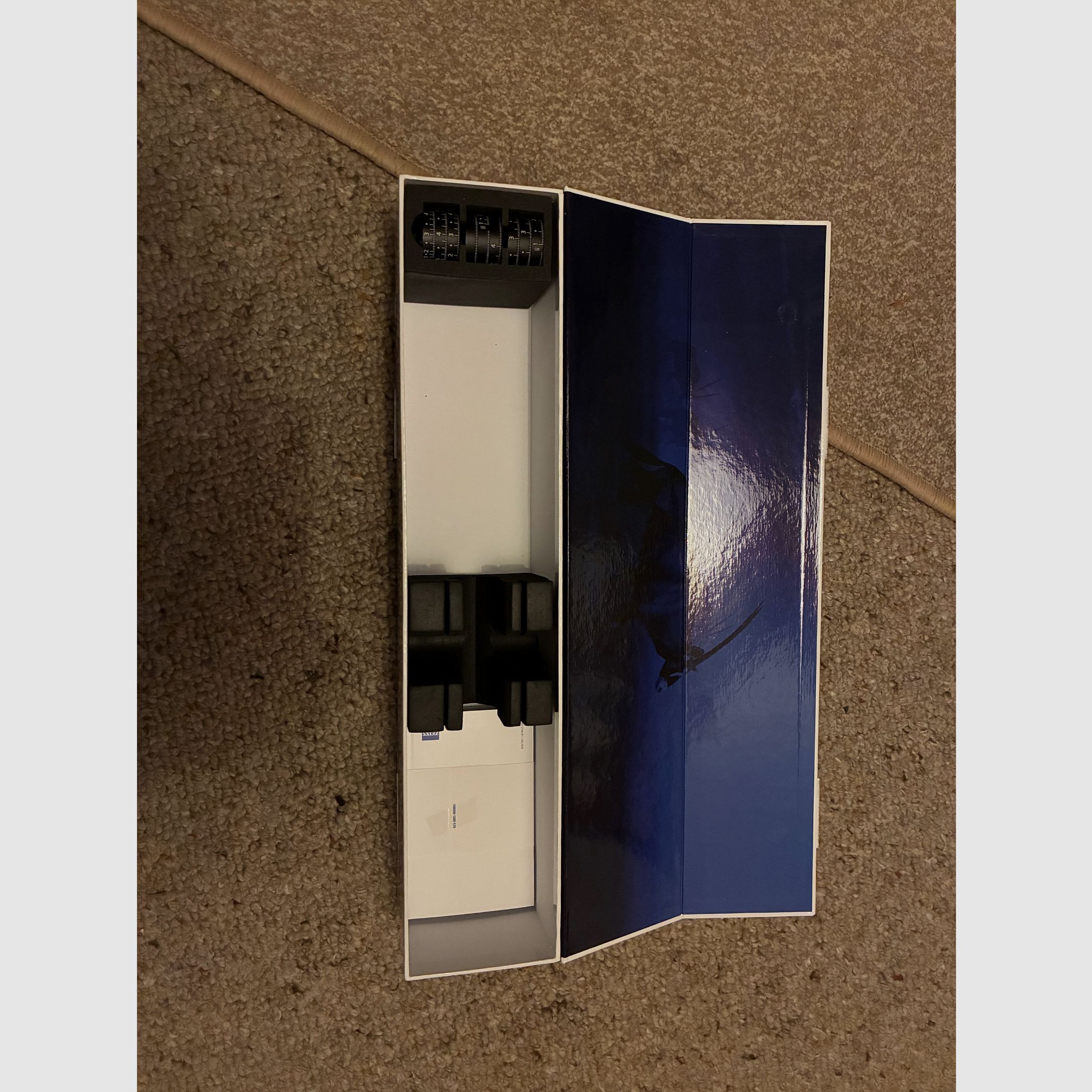 Zeiss V8 4,8-35x60 con montaggio a sella Blaser