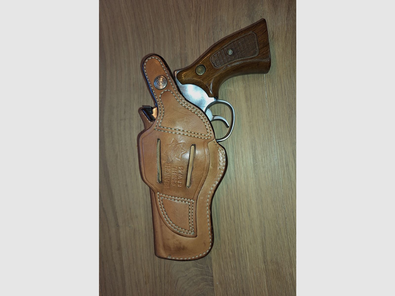 Revolver Taurus .44 Mag 4 pulgadas