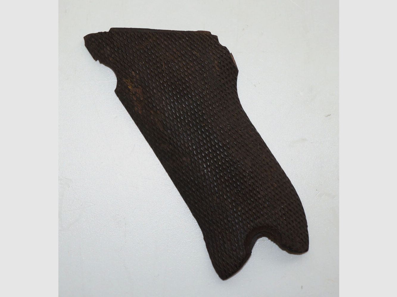 Fabbrica d'armi di Berna Lotto usato di impugnature per pistola d'ordinanza svizzera Parabellum 1900, 1906 cal. 7,65 mm Para P08