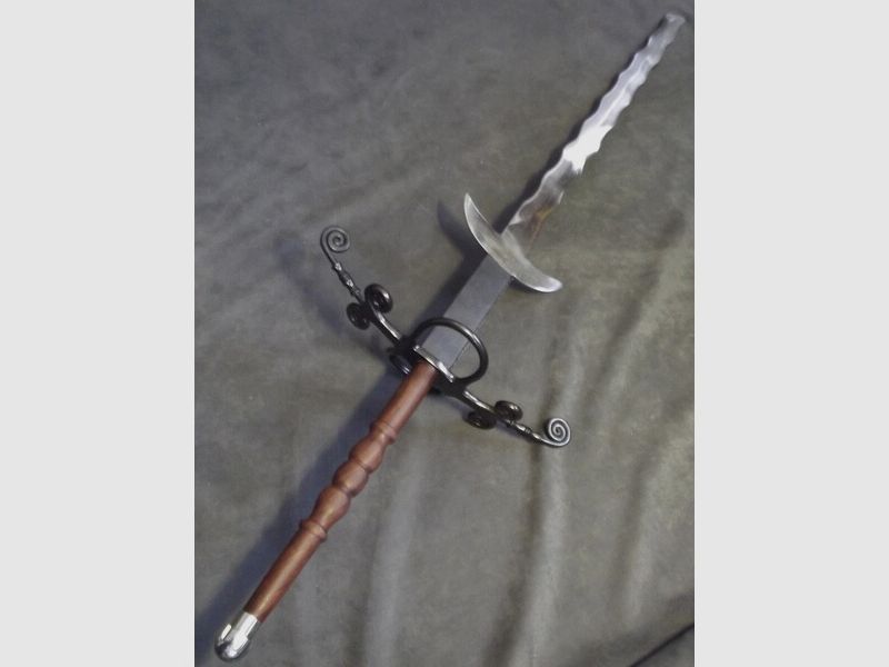 Flamberge Langschwert Schwert mit Wellenklinge Gassenhauer