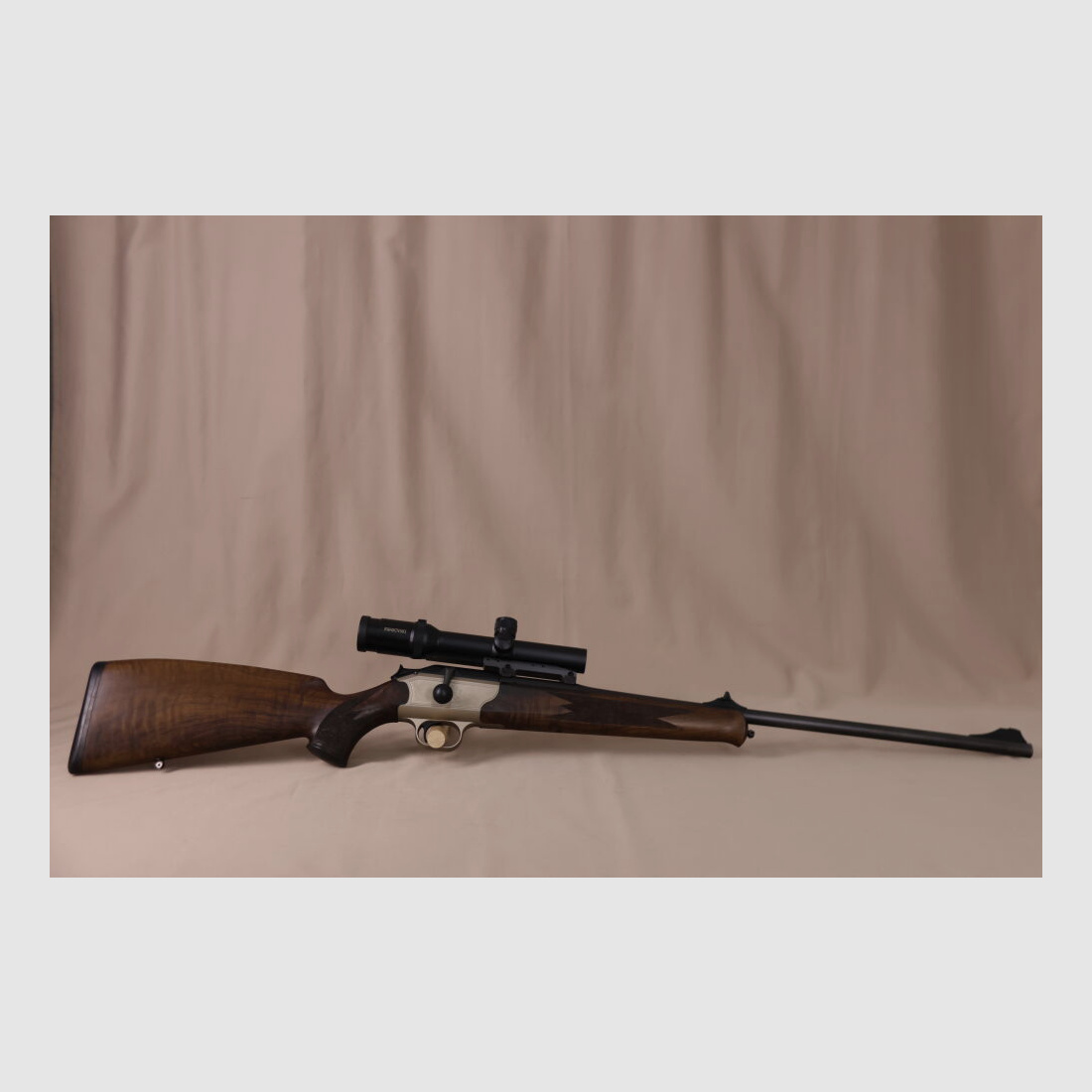 Blaser R93 // Wood // Swarovski with Red Dot!!!