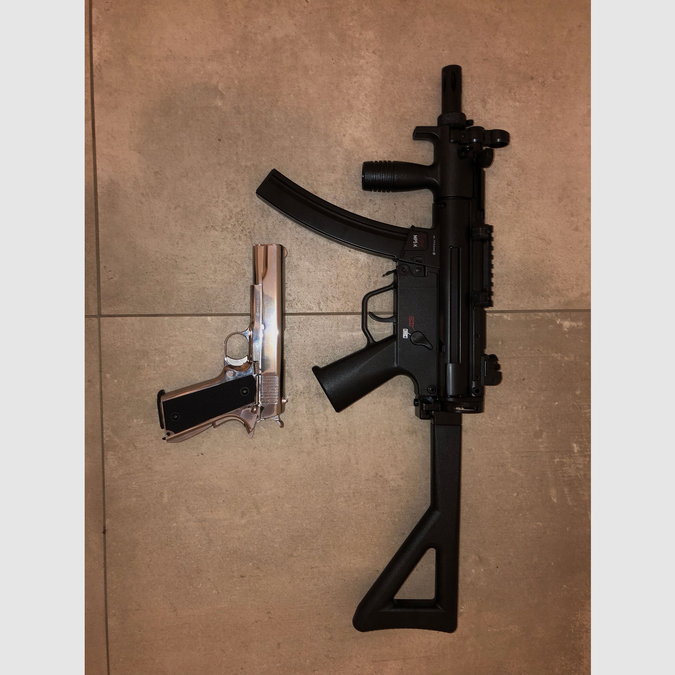 Umarex MP5 4,5mm CO2 + KLI M1911 4,5mm CO2 inklusive 30x CO2 Kapseln & 2.500 4,5mm Stahl BBs
