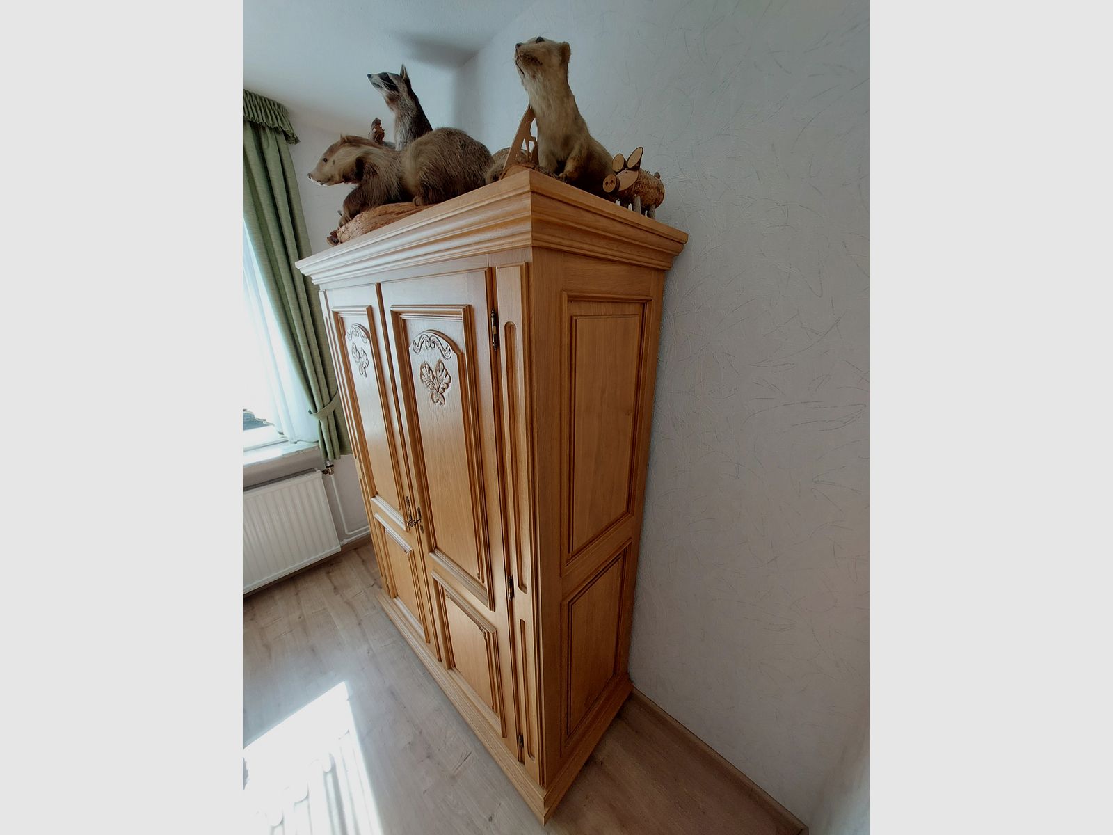 Jagdschrank Waffenschrank Schrank Eiche hell massiv Landhaus-Stil 180x140x55cm ggf. mit Tresor