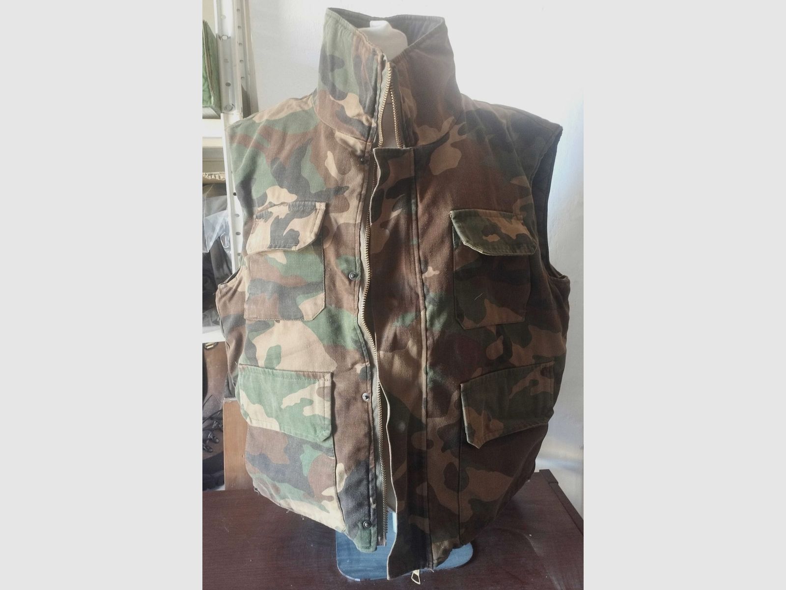 MILITÄRISCHE CAMOUFLAGE-JACKE MIT POLSTERUNG 4 TASCHEN GEBRAUCHT Gr. 50, Bild 5 von 7