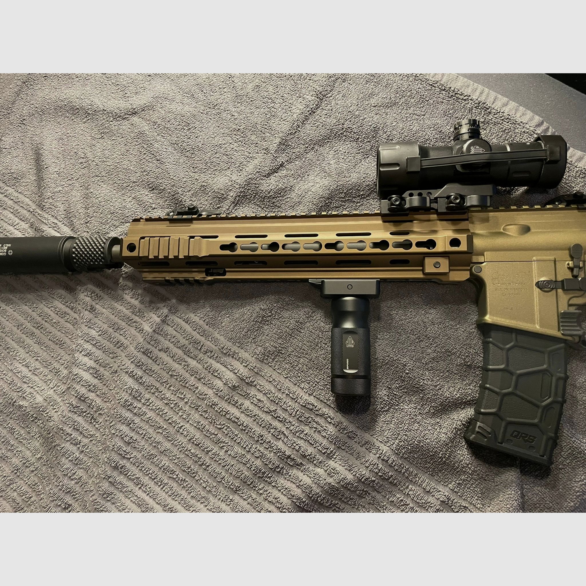 VFC Avalon Calibur Carbine Deluxe Vollmetall S-Aeg 6mm BB Tan 1,4 Joule