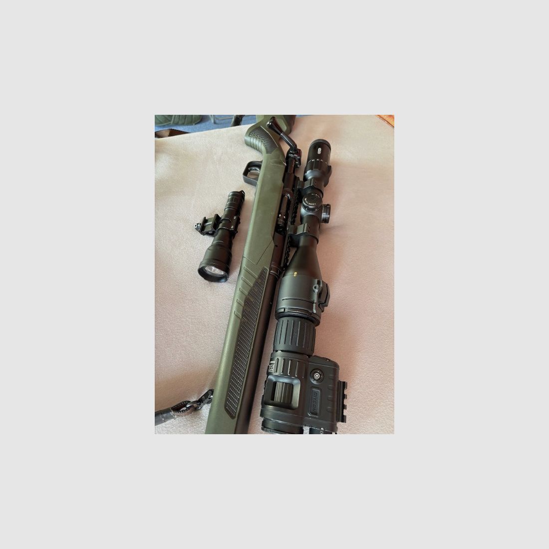 Digitales Nachtsicht-Vorsatzgerät im Komplettset - Diycon Black Mamba DNVC3