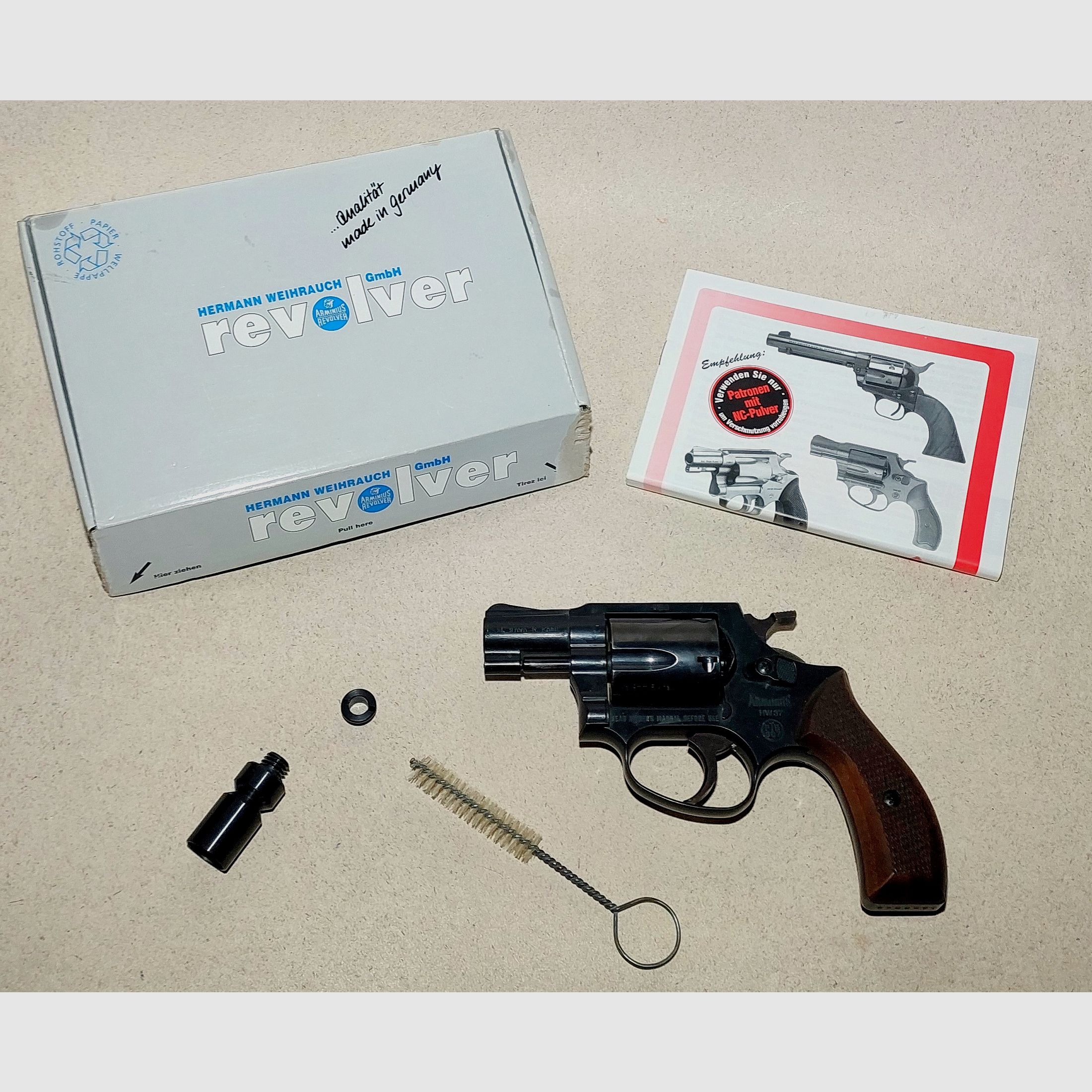 Weihrauch HW37 cal. 9mm R.K. (PTB 887) mit Holzgriffschalen OVP sehr gut erhalten.