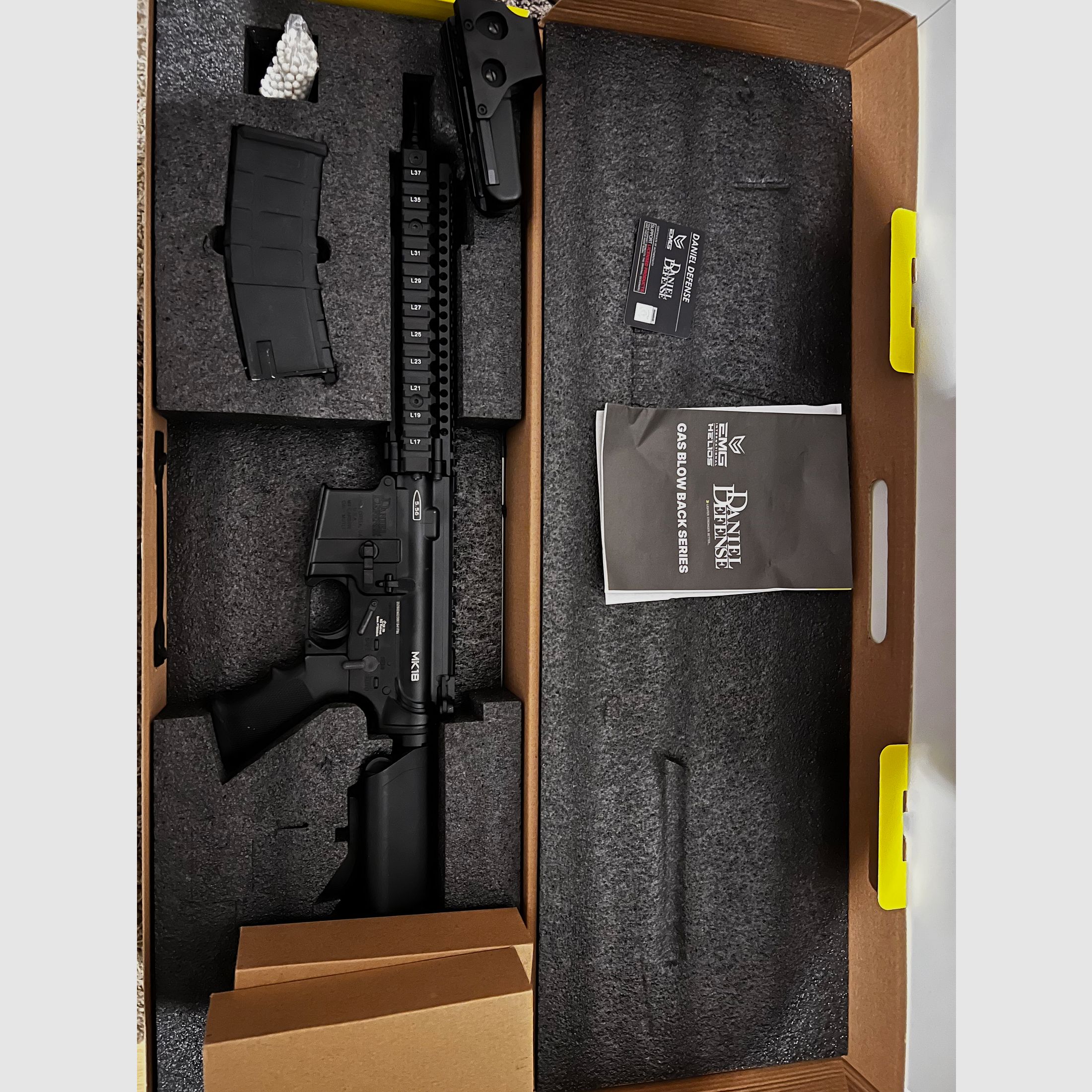 GE Daniel Defense MK 18 GBB mit 3 Magazinen und Holo