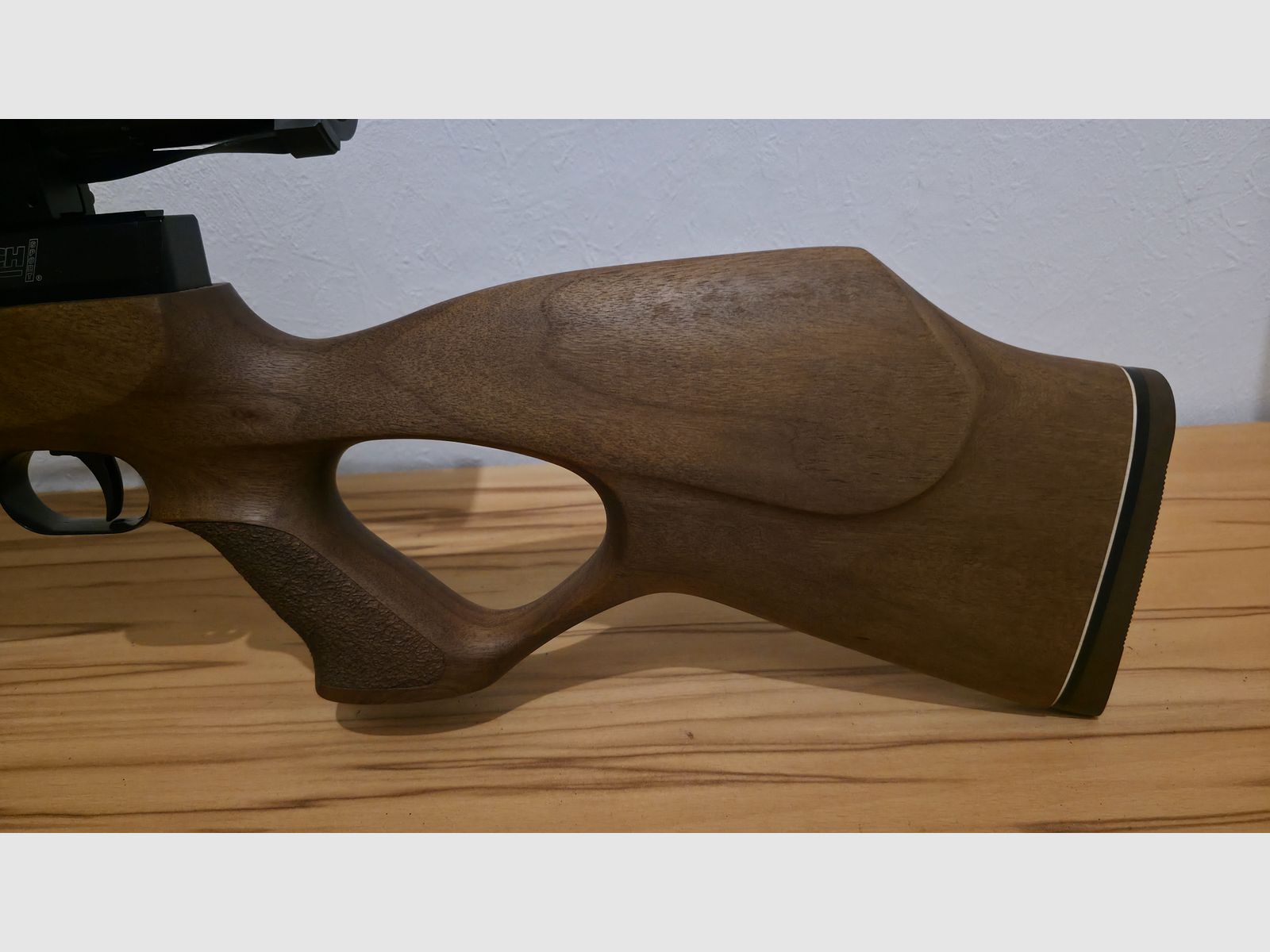 Weihrauch HW 100 T 4,5mm met demper en Hawke richtkijker 6-24x50 Compact