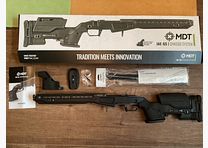 MDT Chassis JAE-G5 do Remington 700 Short Action – prawy – czarny + akcesoria
