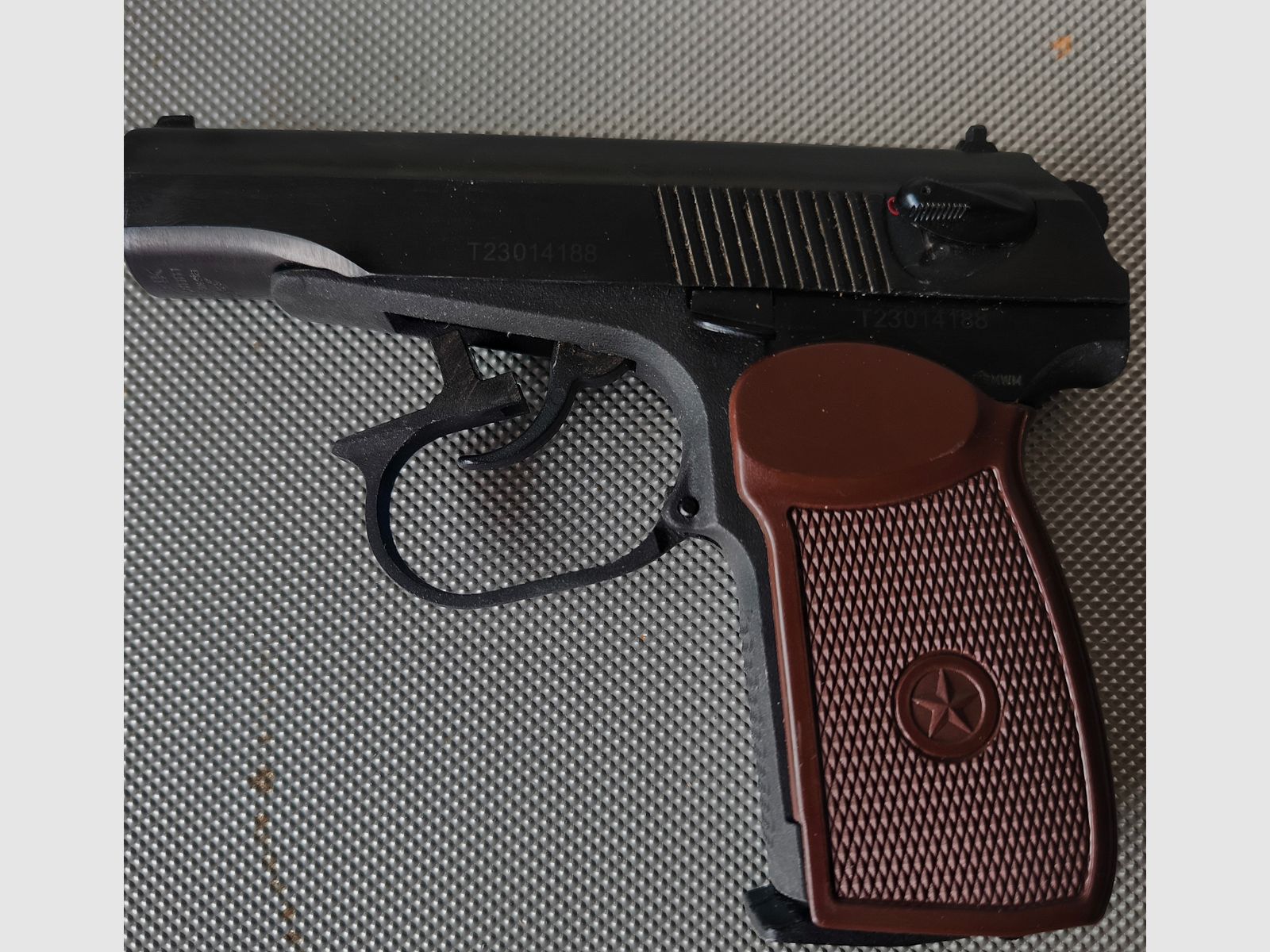 ⚠️ Attenzione Plinker & fan di Makarov / Vera rarità!! Baikal-Makarov MP-654K - Made in Russia & vera fondina in pelle MDI marrone con timbro più 1 barattolo di pallini in acciaio 4,5mm!!