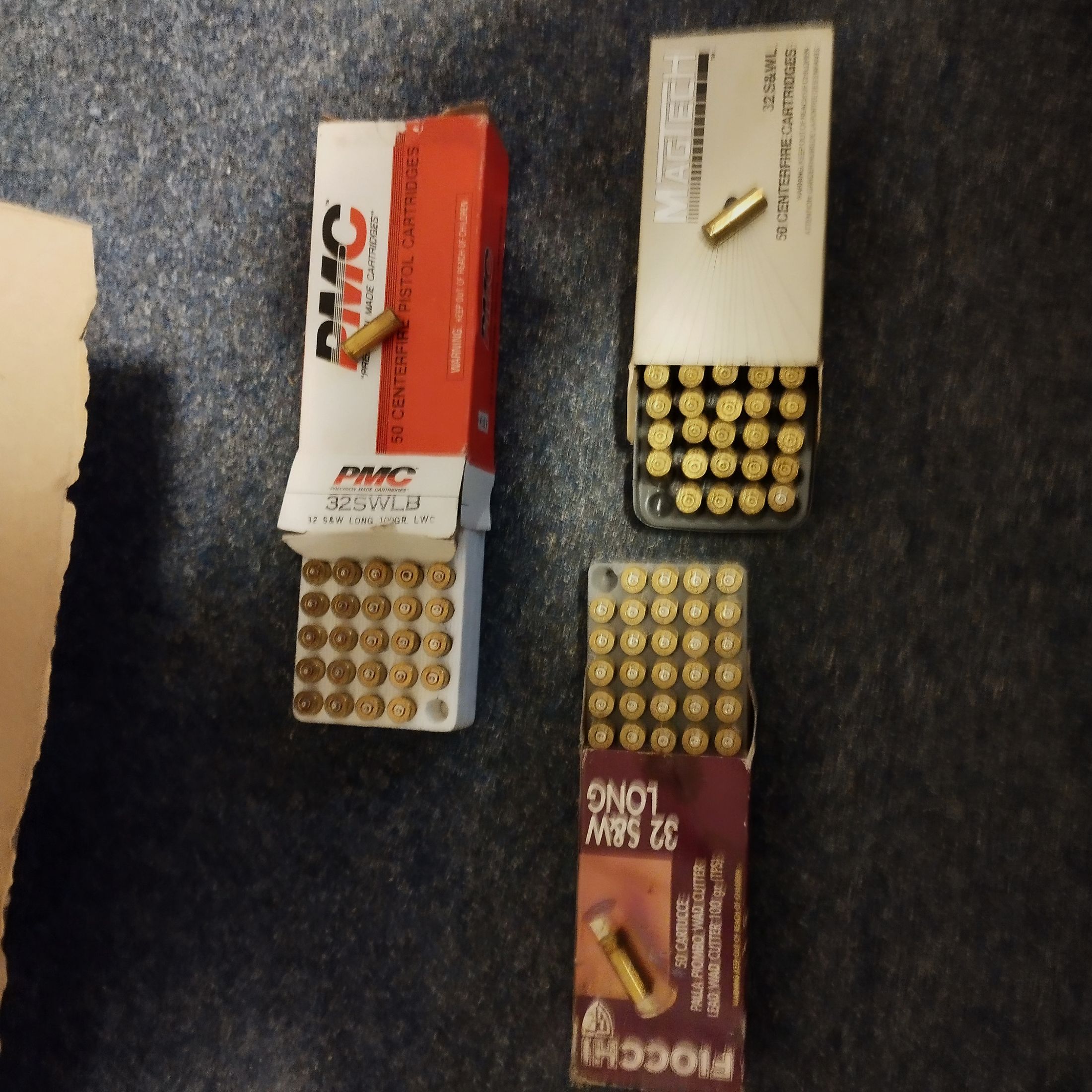 2750 piezas de cartuchos Cal .32 S&W Long disparados una vez