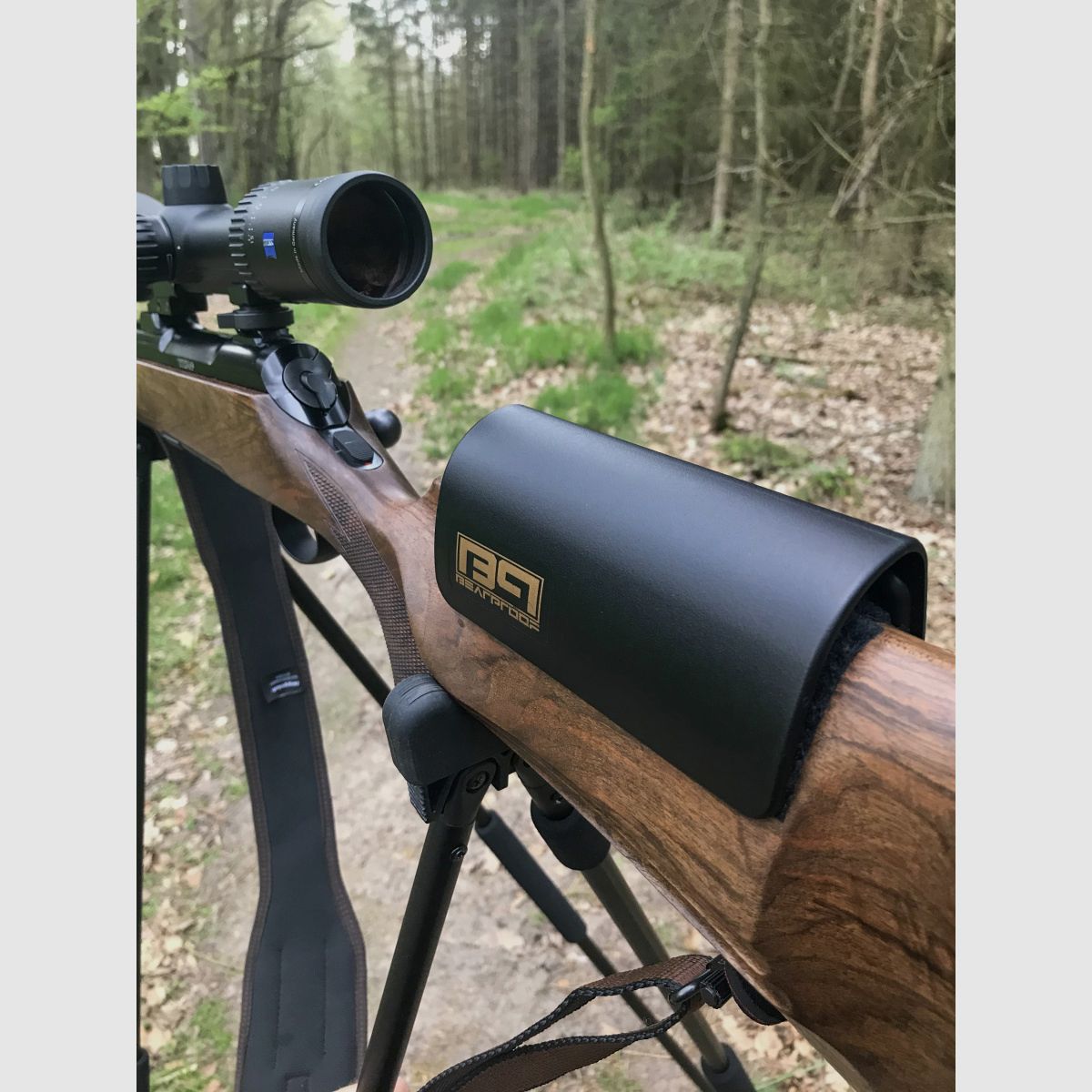 BEARPROOF PRECISION Podnóżek z uchwytem na naboje - Czarny