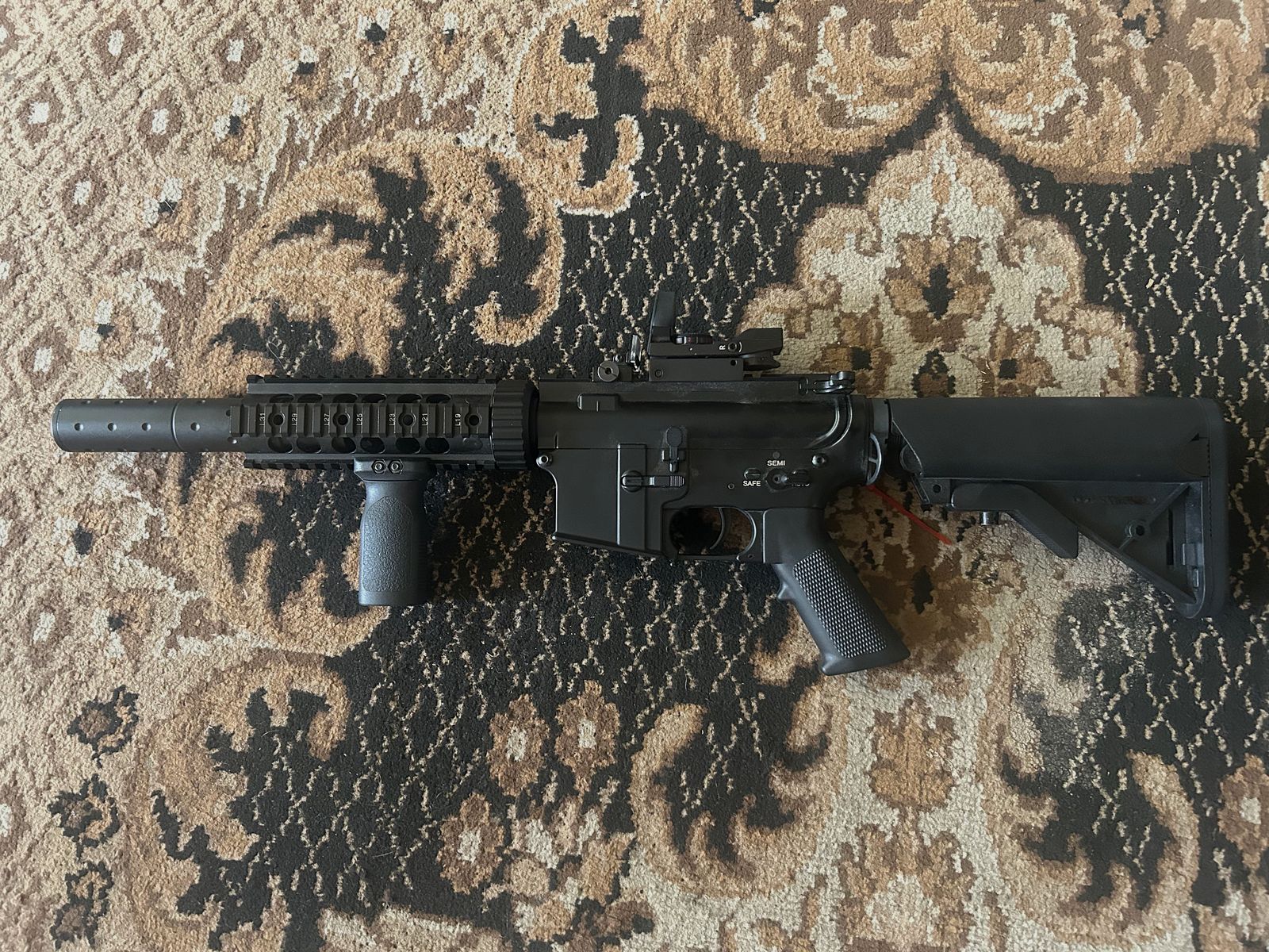 E&C M4 SOPMOD SD -GEN.4- (EFCS, MOSFET, KURZER HUB, AMBIDEXTROUS, GESCHWINDIGKEITSABZUG, PRO HOPUP) AEG MIT METALLGEHÄUSE & BURST MODUS < 0,5 J.